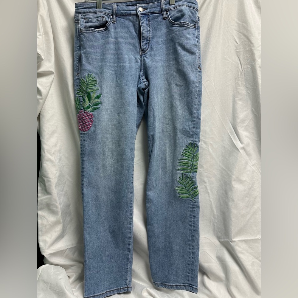 Crown & Ivy Light Jeans With Flower Embroidery  32” Approx 14
